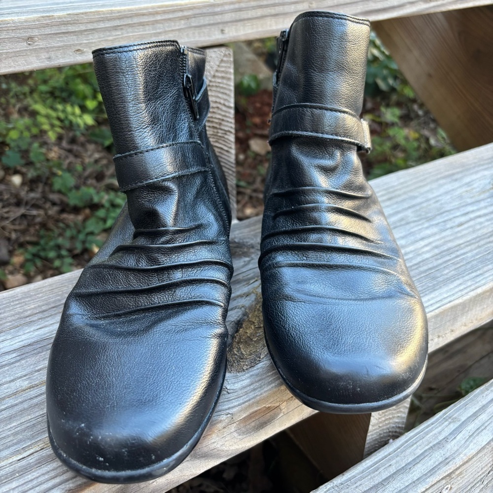Naturalizer's Cassini Ankle Booties. Black Leather 10 - Picture 9 of 11